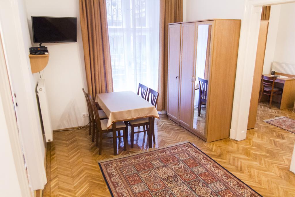 Authentic Budapest Apartment Oda fotoğraf