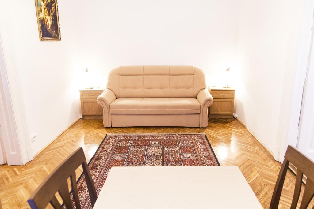 Authentic Budapest Apartment Oda fotoğraf
