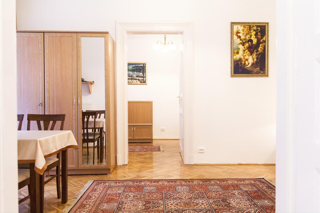 Authentic Budapest Apartment Oda fotoğraf